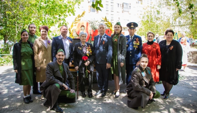 В Волгодонске агитбригада поздравила ветеранов Великой Отечественной войны